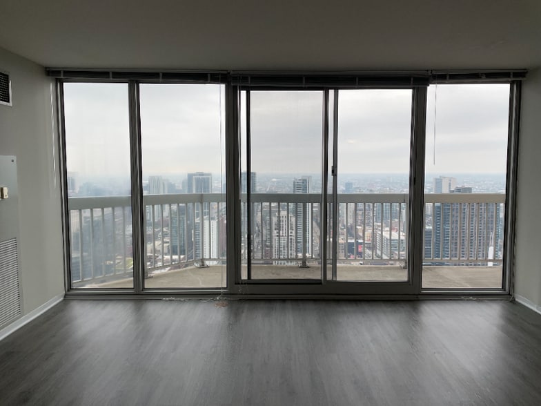 Building Photo - 570 N State St