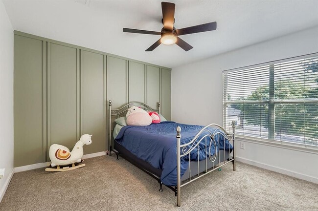 Building Photo - 1202 Hughmont Dr