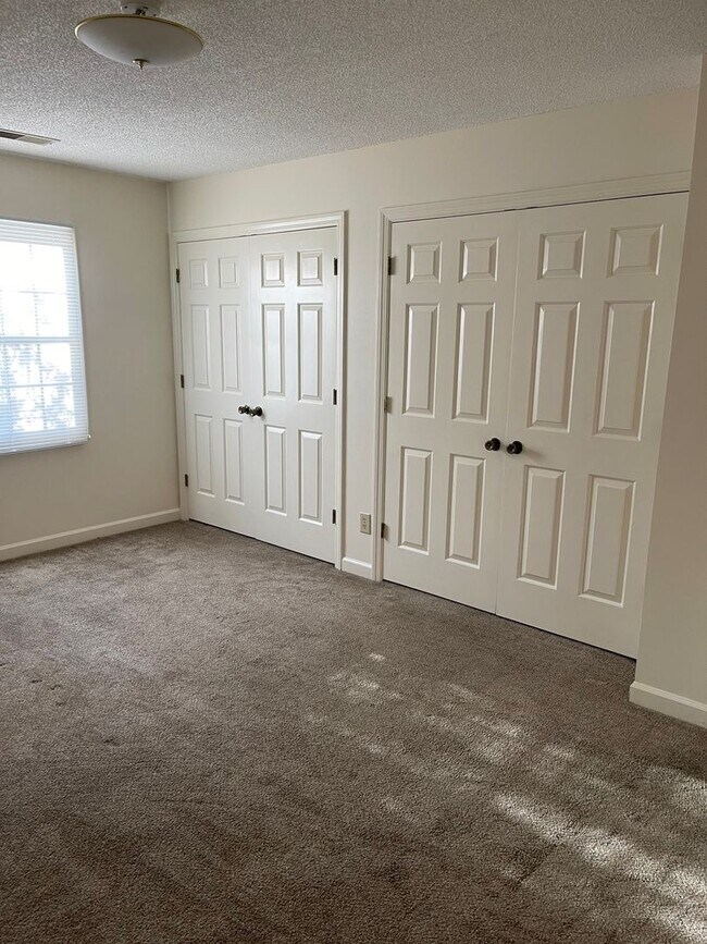 Building Photo - 3 Bedroom / 2 Bath Apt  Kingsport TN