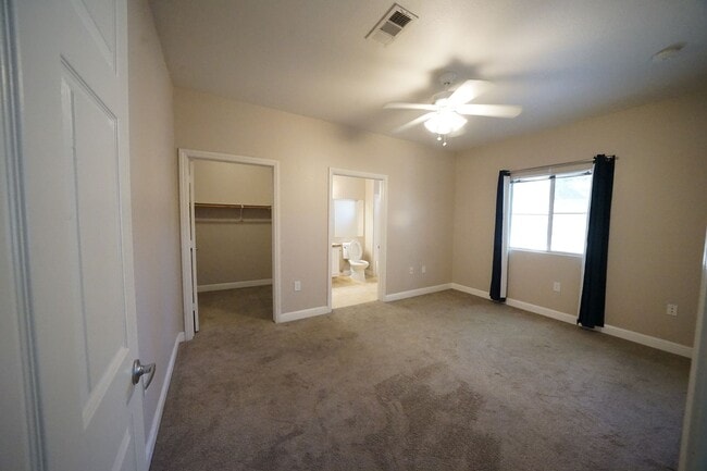 Building Photo - SHOWINGS AVAILABLE NOW