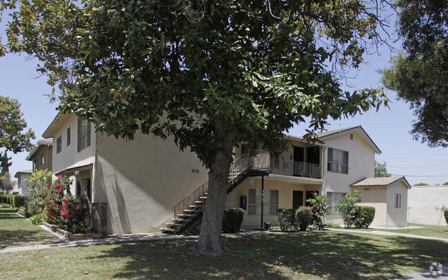 Building Photo - 717 E Santa Fe Ave