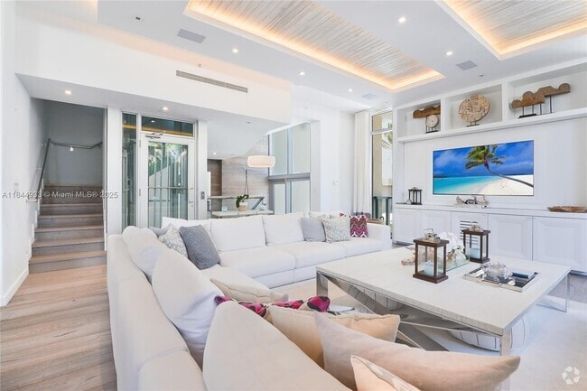 Building Photo - 9501 Collins Ave