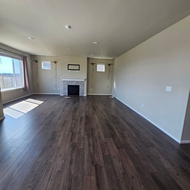 Building Photo - Beautiful 4-Bedroom Home with Spacious Loft, Fenced Yard & More!