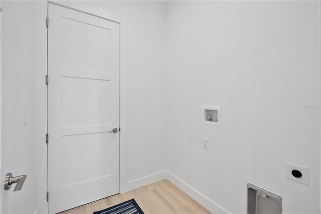 Building Photo - 6146 Grandeur St