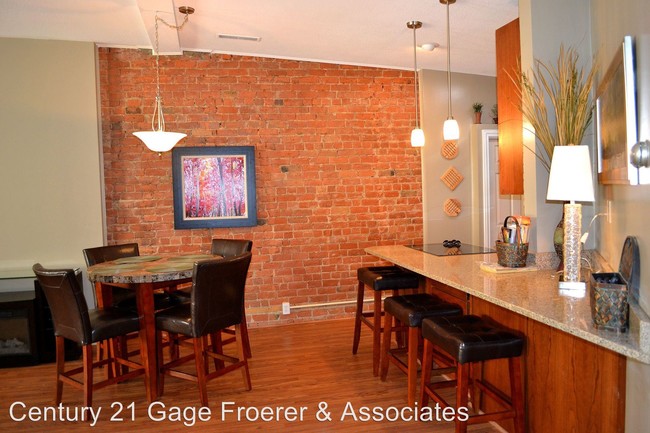Building Photo - 274 25th St