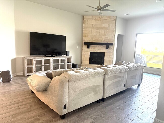 Building Photo - 1720 Daylight Lk Dr