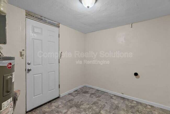 Building Photo - 10140 Earl Dr