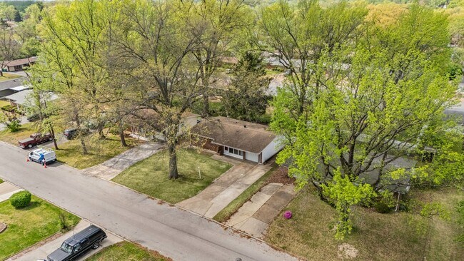 Building Photo - Newly Renovated 3BR + Finished Basement