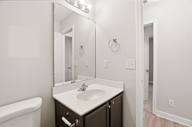 Building Photo - 3 bedroom single family home!