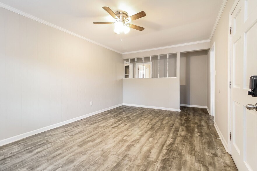 Building Photo - 706 Woodmont Cir
