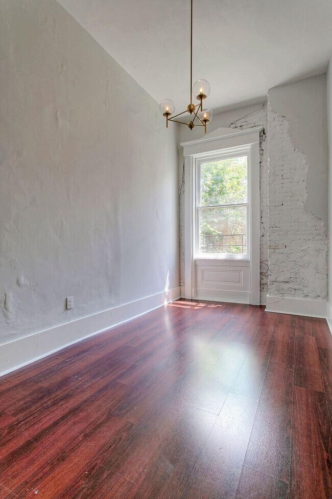 Building Photo - 416 Emma St