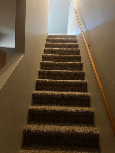 Building Photo - 3216 Midvale Dr