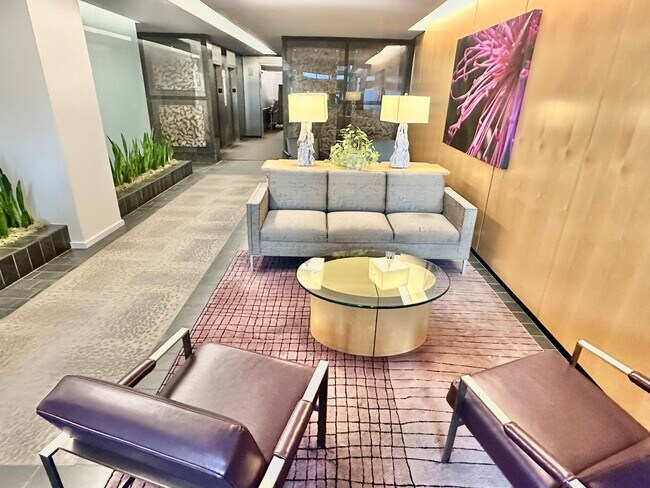 Building Photo - 2020 N Lincoln Park W