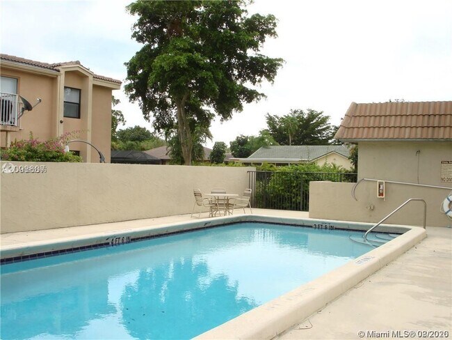 Building Photo - 10724 Royal Palm Blvd