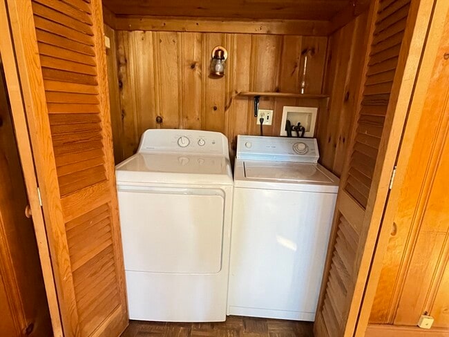 Building Photo - 10 Millwood Cir