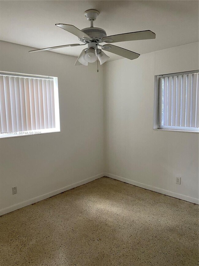 Building Photo - 250 NE 41st St