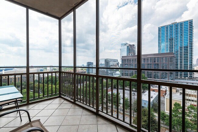 Building Photo - 300 W Peachtree St NW