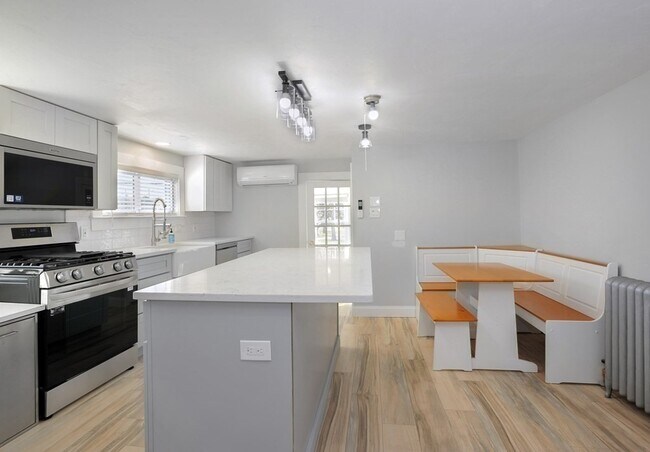 Building Photo - 3 Island Ave