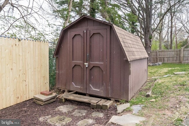 Building Photo - 3315 Pendleton Dr