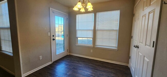 Building Photo - Spacious Home for Rent