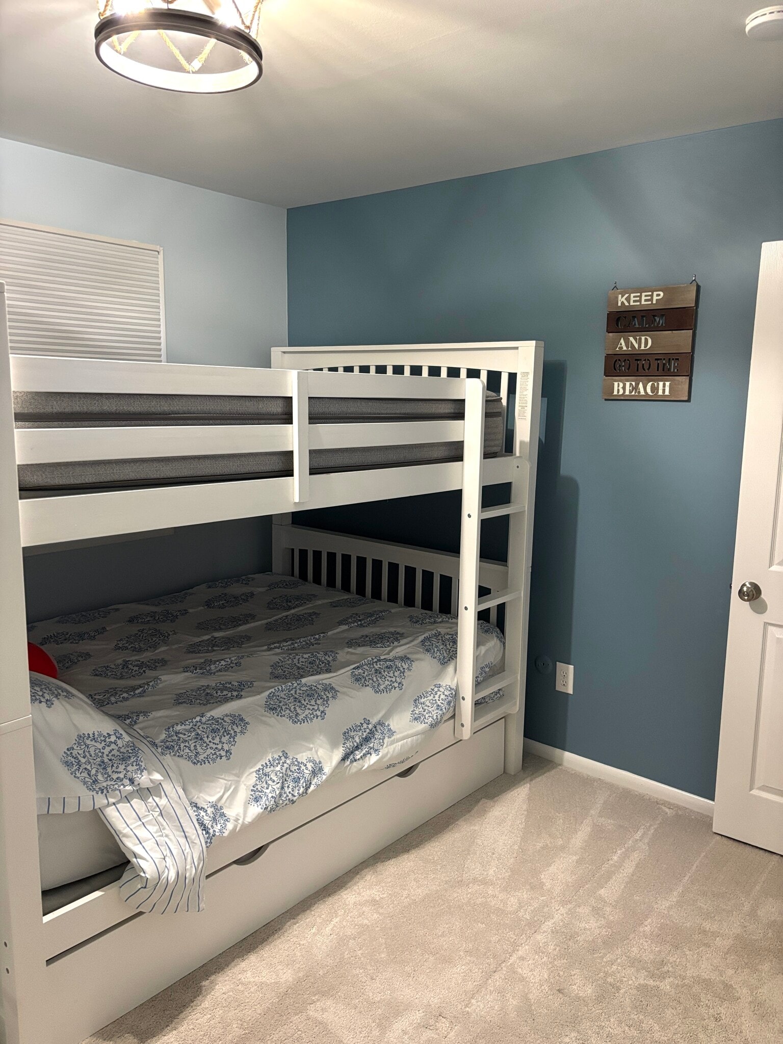 Building Photo - 6 N Newport Ave