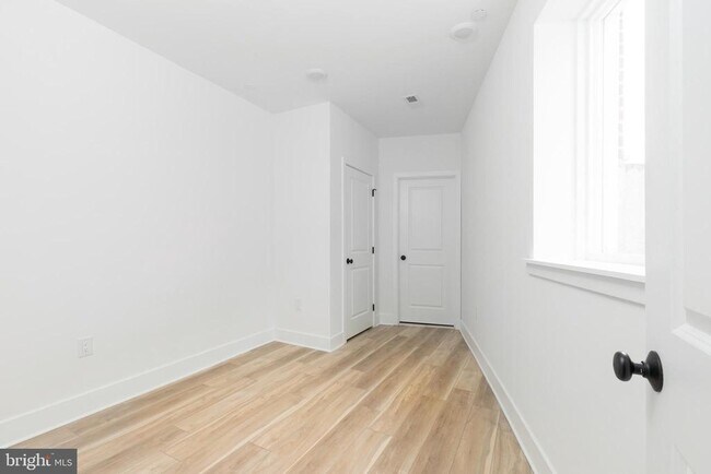 Building Photo - 1255 N 23rd St
