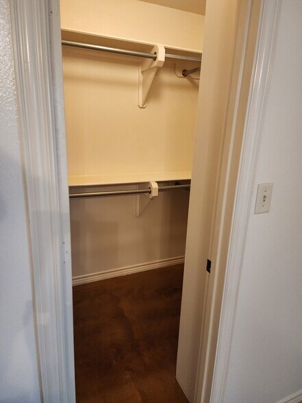 Building Photo - 13372 Country Meadow Ln