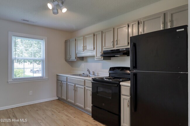 Building Photo - 2314 Indian Dr