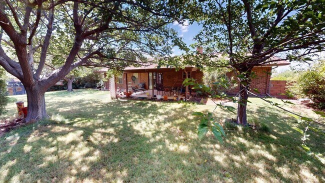 Building Photo - Fully Furnished 3 Bedroom Rental