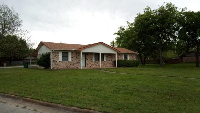 Building Photo - 320 Jean Dr