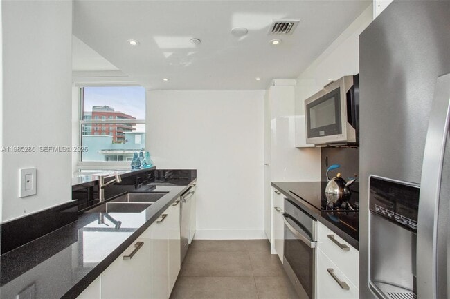 Building Photo - 200 Ocean Dr