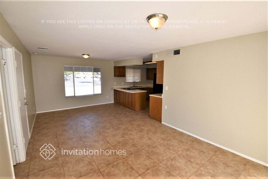 Building Photo - 5620 S La Rosa Dr