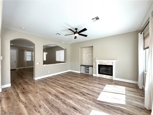 Building Photo - 7919 Quiet Canyon St