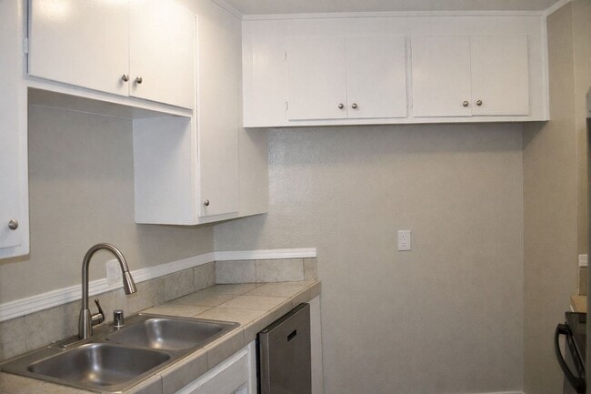 Building Photo - 6049 Northcrest Cir