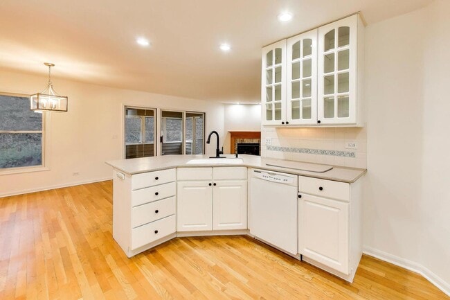 Building Photo - 325 N Water St