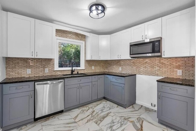 Building Photo - 2142 Cloverdale Dr SE