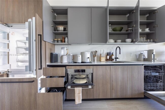 Building Photo - 580 72nd St