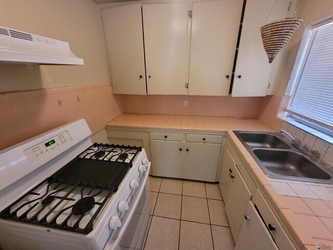 Building Photo - 276 S 17th Ave