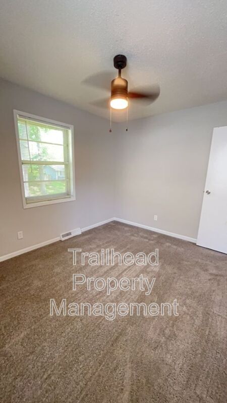 Building Photo - 8105 NE San Rafael Dr