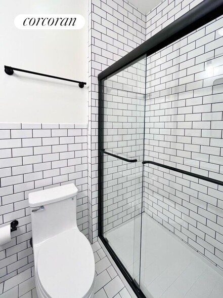 Building Photo - 158 Weirfield St