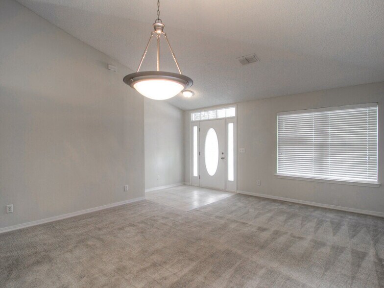 Building Photo - 7317 Ironside Dr E