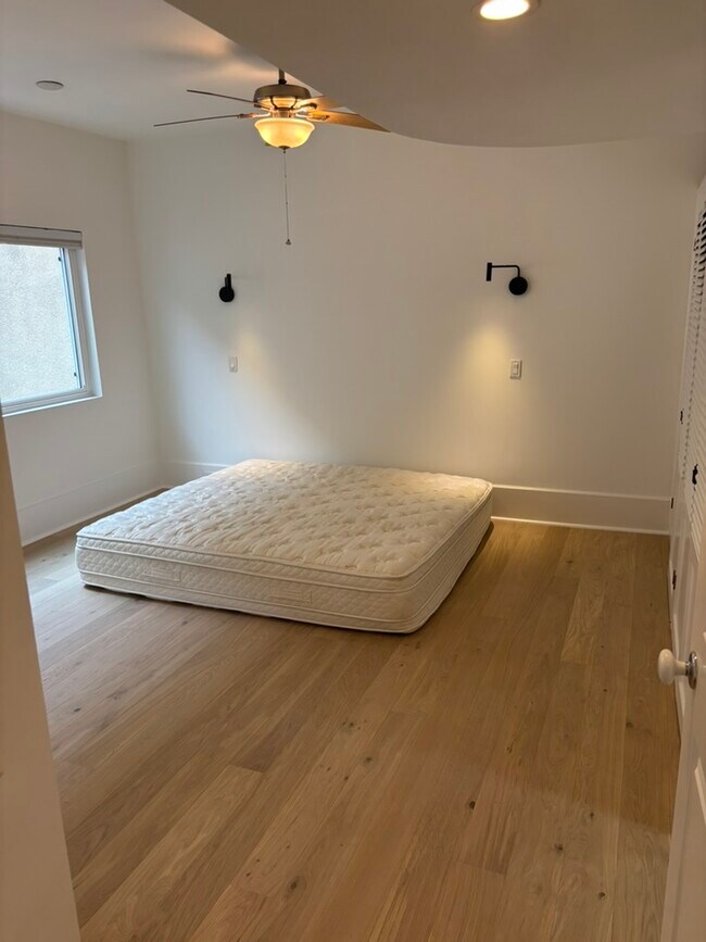 Building Photo - 12217 Rochester Ave