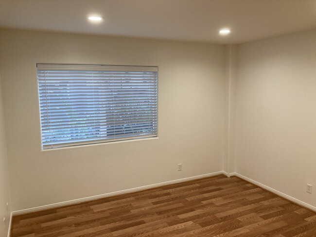 Downstairs Bedroom - 2559 S Sepulveda Blvd