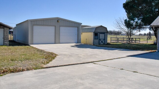 Building Photo - 2 Bedroom 2 Bath Country home in Chico