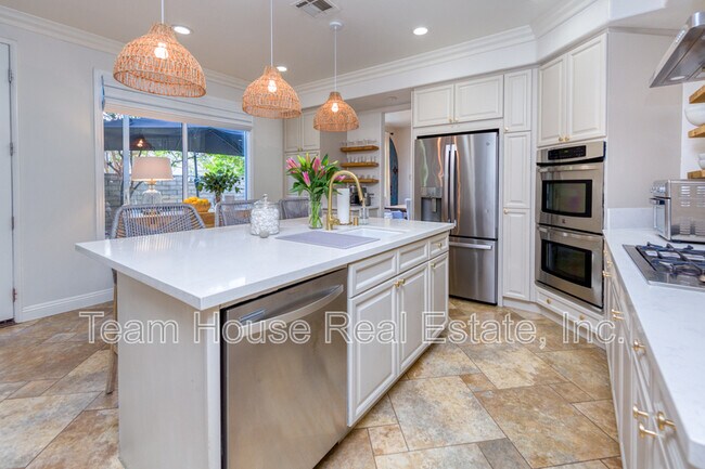 Building Photo - 27733 Mansfield Ct