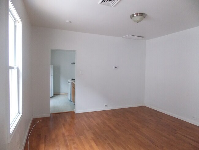 Building Photo - 417 E 31st St