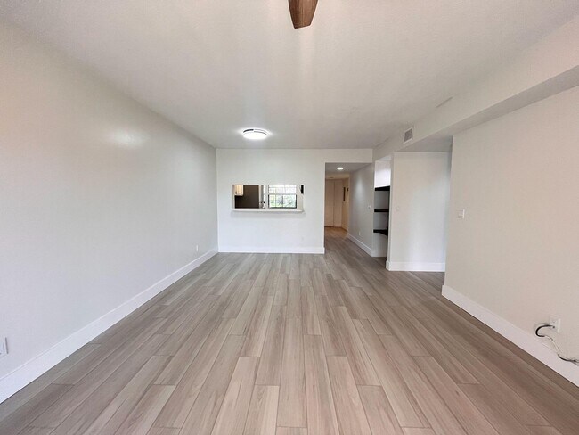 Building Photo - 2061 Keystone Dr