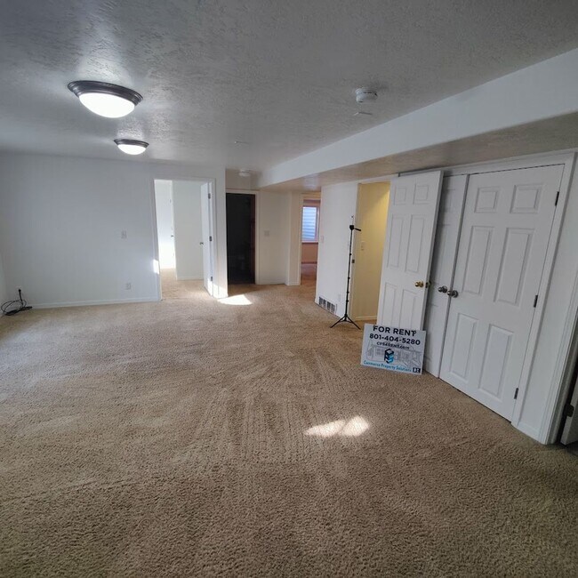 Building Photo - 5 Bed 3 Bath House in Lehi for Rent!