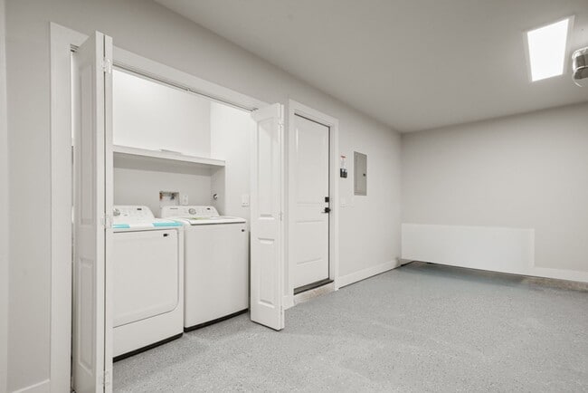 Building Photo - BEAUTIFUL HOUSE FOR RENT NEAR 1604 W/ GUIL...