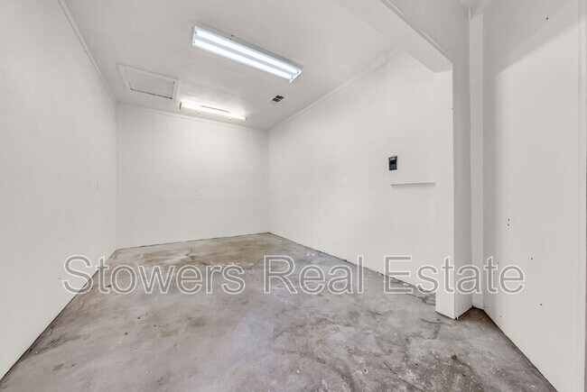 Building Photo - 275 Cameo Dr